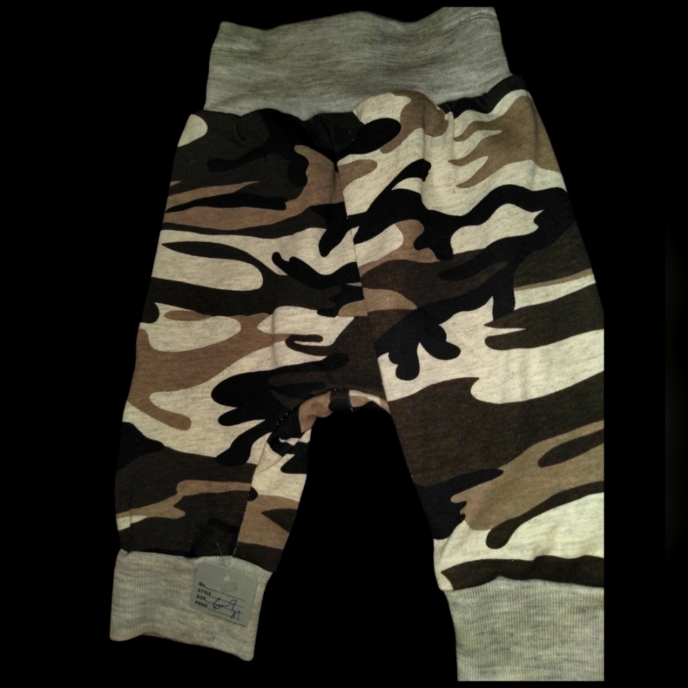 ❤️ Camouflage Pants Sz 6/9 mo